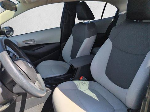 Used 2021 Toyota Corolla LE image 12
