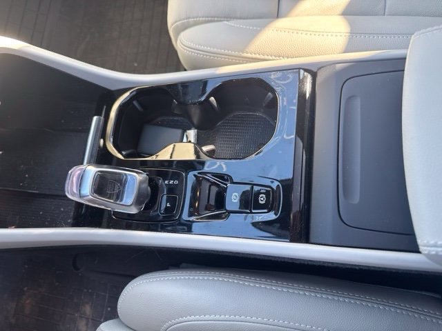 Used 2024 Volvo XC40 B5 Plus w/ Protection Package Premier AWD/4WD image 17