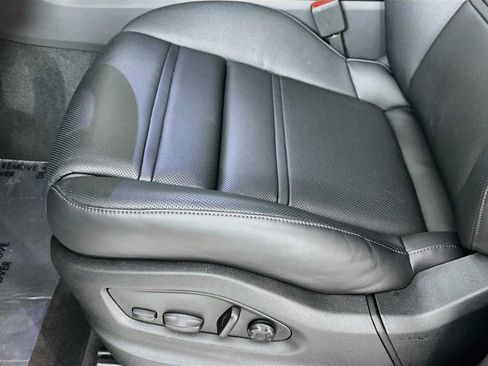 Certified 2025 Porsche Cayenne Coupe AWD/4WD image 12