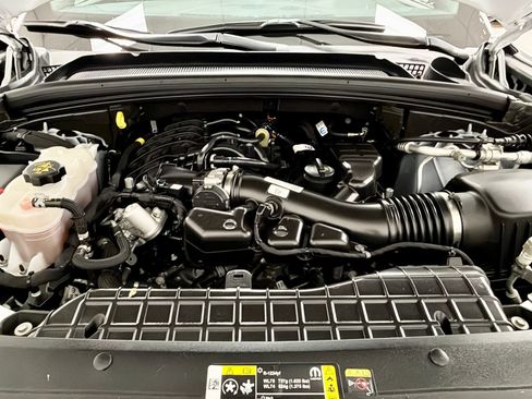 Used 2024 Jeep Grand Cherokee Limited RWD image 37