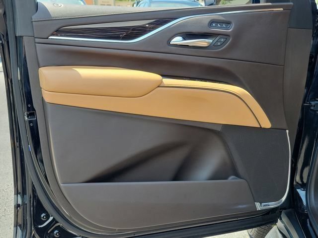Used 2021 Cadillac Escalade Premium Luxury AWD/4WD image 22
