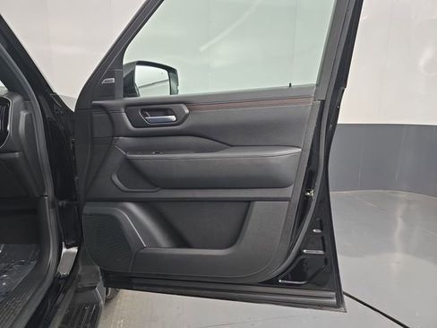 Used 2025 Nissan Armada SL image 45