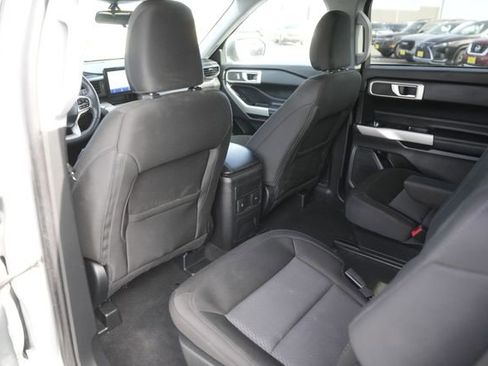 Used 2024 Ford Explorer XLT image 11