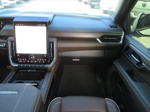 Used 2025 GMC Yukon Denali Ultimate image 15