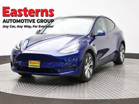 Used 2022 Tesla Model Y Long Range AWD/4WD image 1