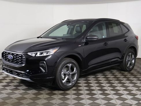 Used 2024 Ford Escape ST-Line w/ Tech Pack #1 AWD/4WD image 8