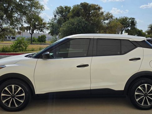 Used 2021 Nissan Kicks S FWD image 9