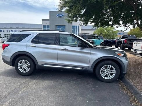 Used 2021 Ford Explorer XLT RWD image 6