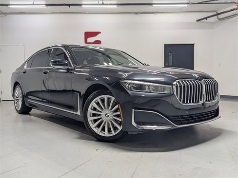 Used 2022 BMW 740i image 2