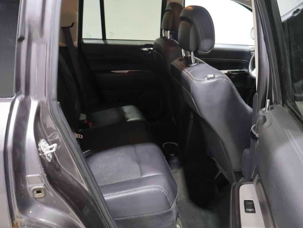 Used 2016 Jeep Compass Latitude AWD/4WD image 18