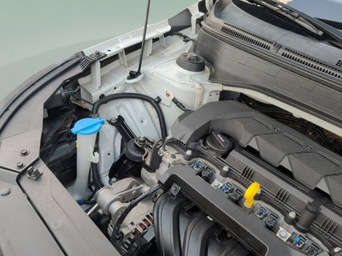 Used 2022 Hyundai Venue SEL FWD image 19