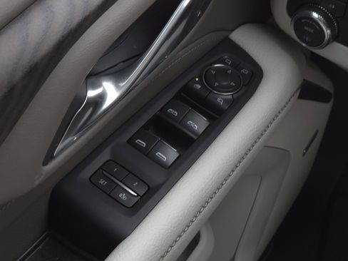 Used 2024 GMC Yukon XL Denali w/ Advanced Technology Package image 30