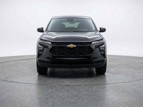 Used 2025 Chevrolet TrailBlazer LT FWD image 2
