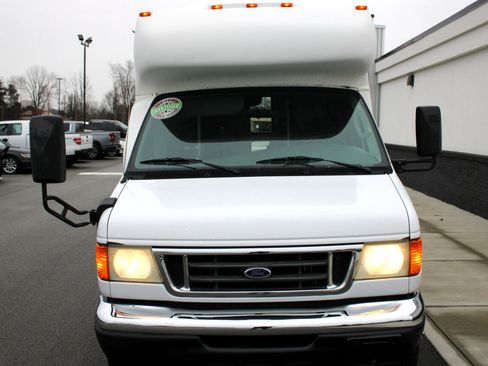 Used 2006 Ford E-350 and Econoline 350 Super Duty image 2