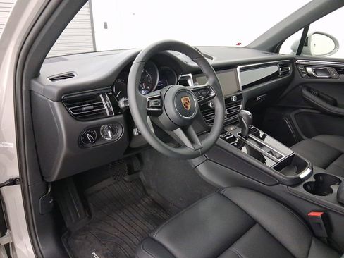 New 2026 Porsche Macan image 4