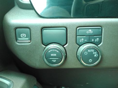 Used 2025 Chevrolet Silverado 1500 LT RWD image 33