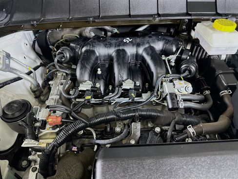 Used 2024 Nissan Pathfinder SV image 33