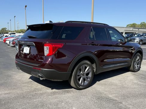 Certified 2022 Ford Explorer XLT w/ Equipment Group 202A AWD/4WD image 4