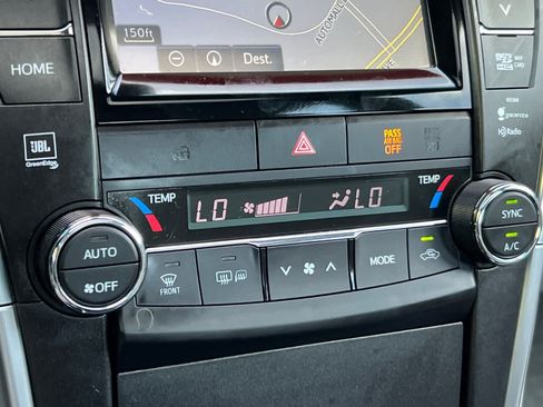 Used 2015 Toyota Camry XLE w/ Advanced Technology Package FWD image 22