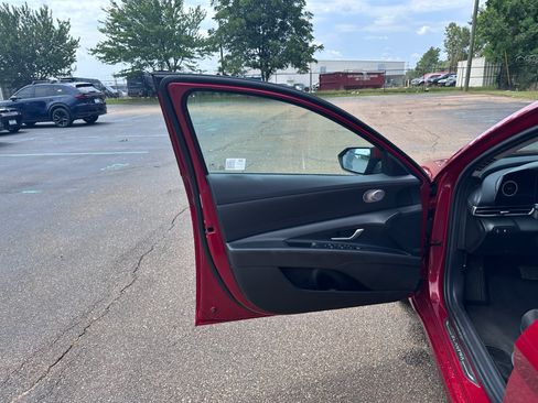 Used 2024 Hyundai Elantra SEL FWD image 6