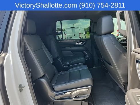 Used 2022 Chevrolet Suburban Z71 w/ Luxury Package AWD/4WD image 38