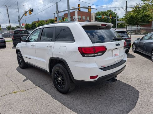 Used 2020 Jeep Grand Cherokee Laredo RWD image 8