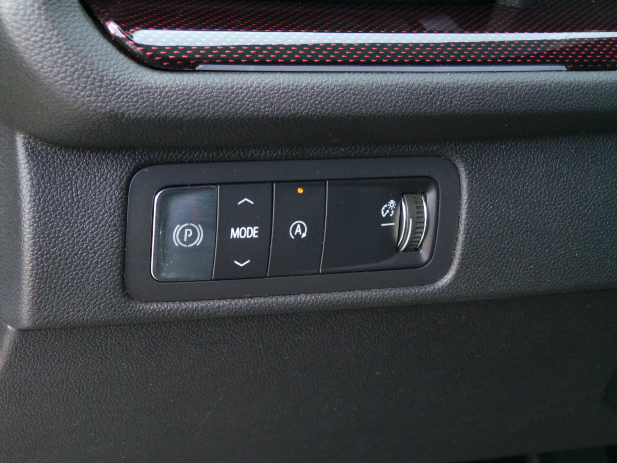 Used 2025 Chevrolet Traverse RS FWD image 28
