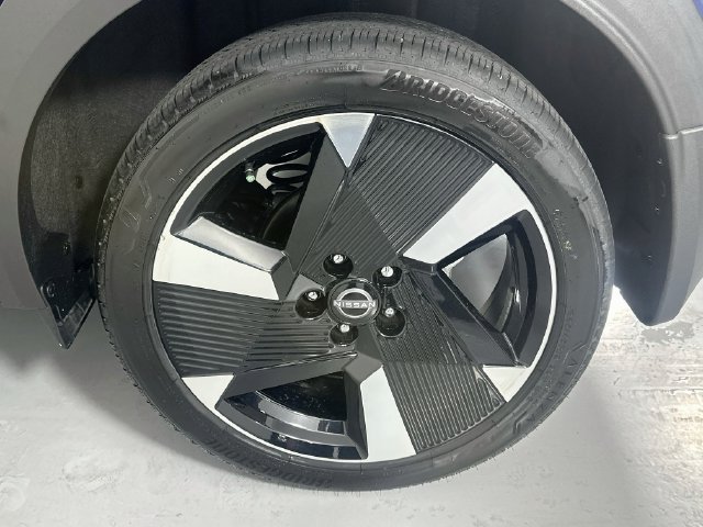 Used 2025 Nissan Kicks SR FWD image 30