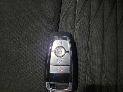 Used 2020 Ford Explorer XLT image 32