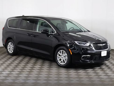 Used 2024 Chrysler Pacifica Touring-L FWD image 56