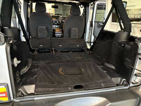 Used 2015 Jeep Wrangler Unlimited Sport w/ Quick Order Package 24S image 33