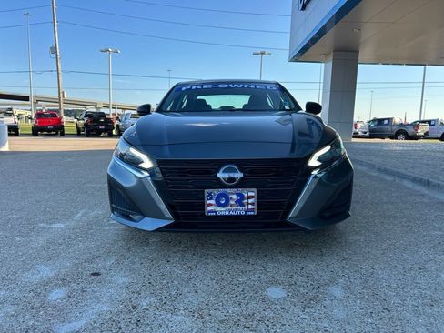 Used 2025 Nissan Altima 2.5 SV FWD image 2