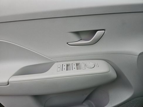 Used 2024 Hyundai Kona SE FWD image 14