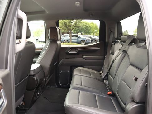 Used 2025 GMC Sierra 1500 SLT AWD/4WD image 21