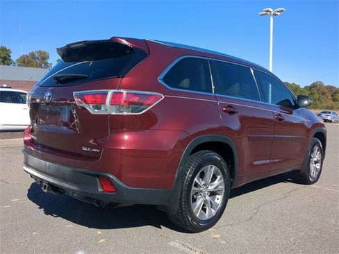 Used 2014 Toyota Highlander XLE image 4