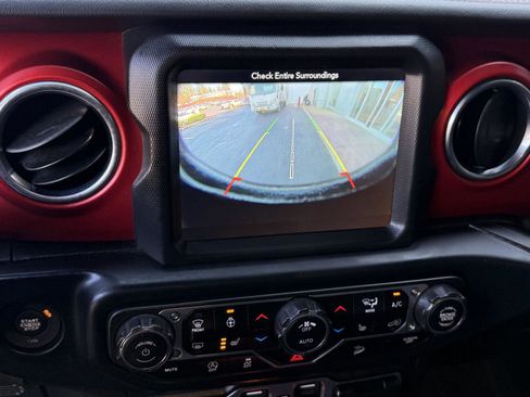 Used 2019 Jeep Wrangler Unlimited Rubicon w/ Uconnect 4C Nav & Sound Group image 28