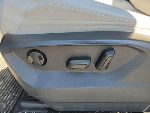 Used 2018 Volkswagen Tiguan SEL image 38