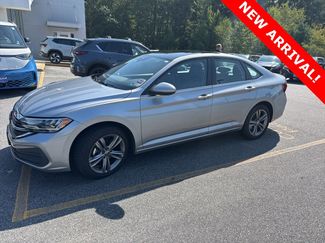 Used 2022 Volkswagen Jetta SE w/ Panoramic Sunroof Package image 1