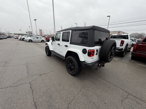 Used 2021 Jeep Wrangler Unlimited Sahara image 3