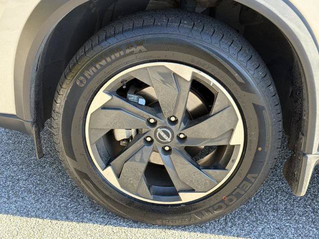 Certified 2024 Nissan Rogue SV w/ SV Premium Package FWD image 30