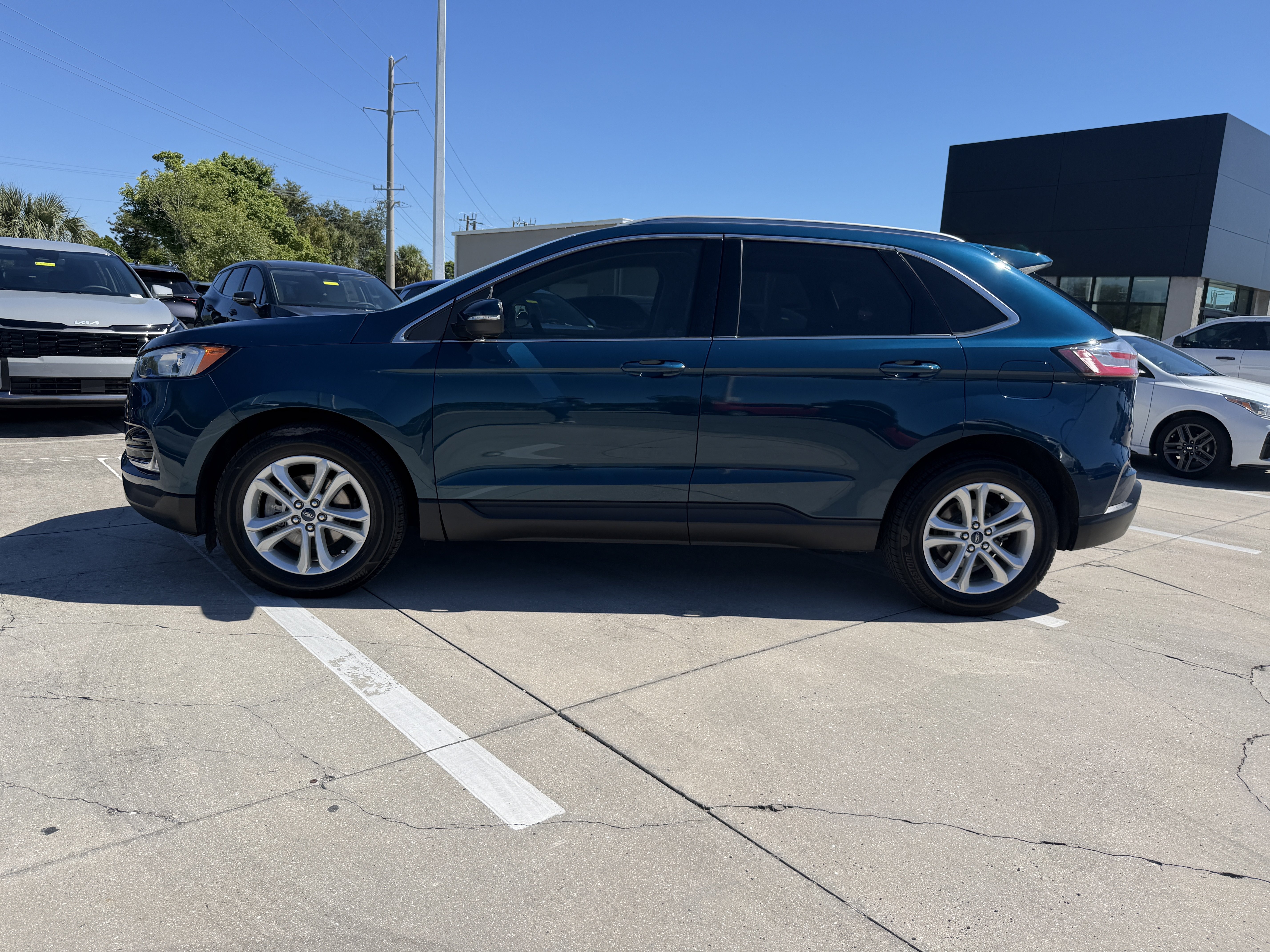 Used 2020 Ford Edge SEL w/ Convenience Package FWD image 6