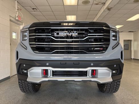 Used 2025 GMC Sierra 1500 AT4 w/ Technology Package AWD/4WD image 4