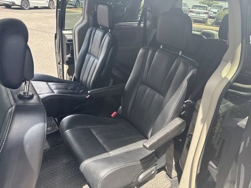 Used 2014 Chrysler Town & Country Touring-L w/ Driver Convenience Group FWD image 13
