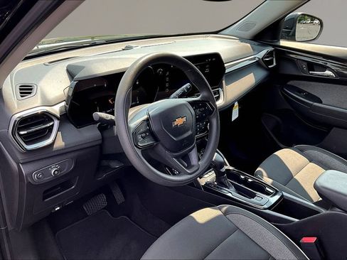 Used 2025 Chevrolet TrailBlazer LT AWD/4WD image 13