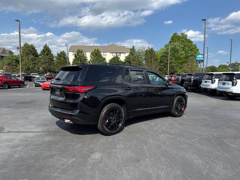 Used 2023 Chevrolet Traverse Premier w/ Redline Edition AWD/4WD image 3