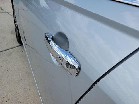 Used 2024 Nissan Altima 2.5 SV FWD image 9