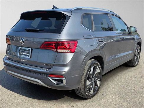 Used 2024 Volkswagen Taos SE AWD/4WD image 3