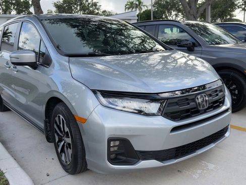 Used 2025 Honda Odyssey EX-L image 3