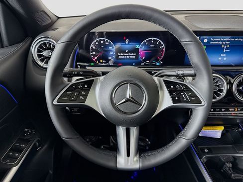 Used 2026 Mercedes-Benz GLB 250 4MATIC image 11