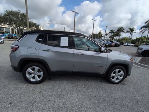 Used 2019 Jeep Compass Latitude FWD image 4
